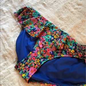 🍨Ruffled floral bathing suit bottom🍨